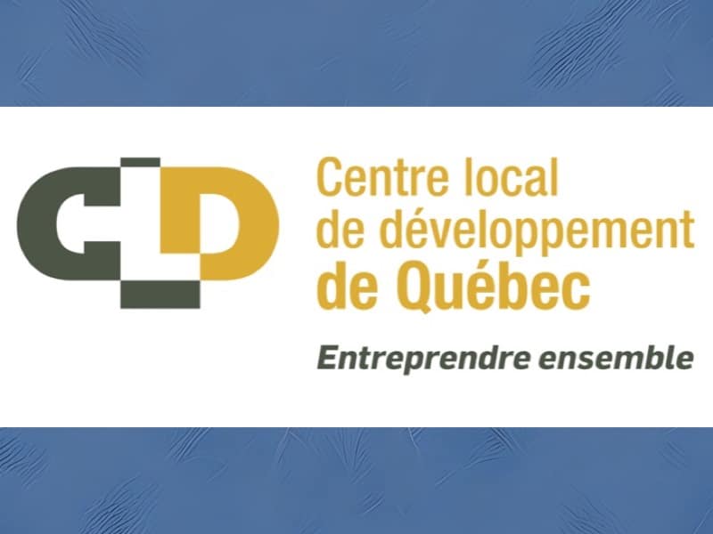 Cérémonie du CLD de Québec mettant à l’honneur les entreprises Coup de cœur, avec Yannick Lalonde et le logo iD-STRATÉGIES à l’écran