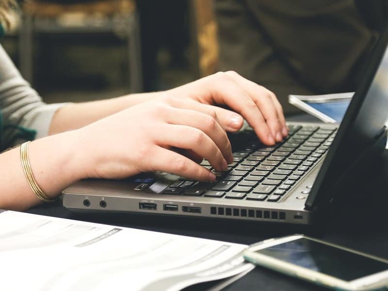 Exemple structuré de cahier des charges pour site Web avec objectifs, design, contenu, fonctionnalités et échéancier de projet numérique.